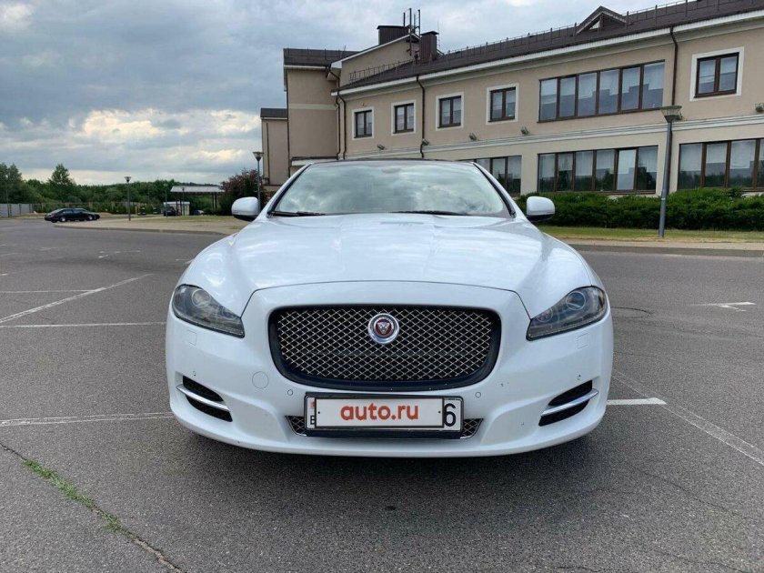 Jaguar XJ 351 белый
