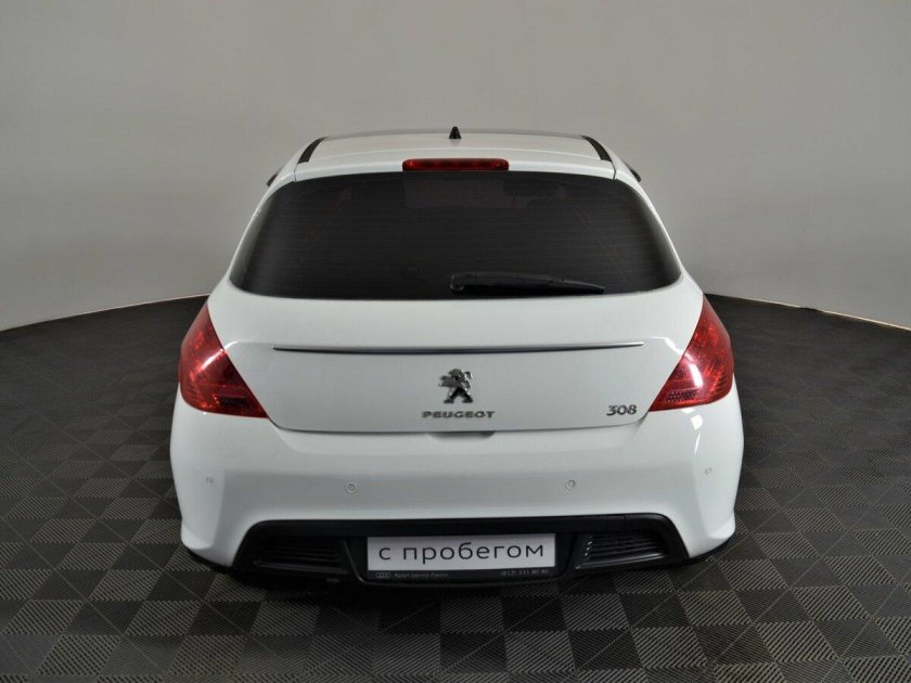 Peugeot 308 сзади