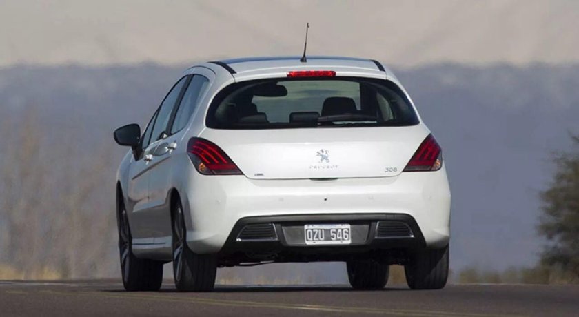 Пежо 308 сзади