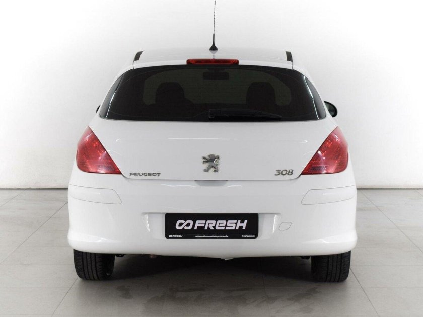 Peugeot 308 сзади
