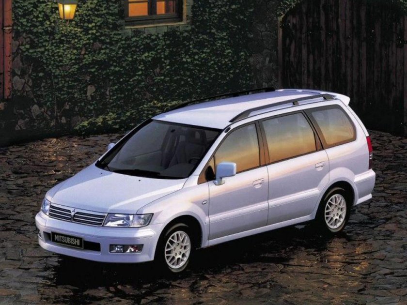 Mitsubishi Space Wagon 2