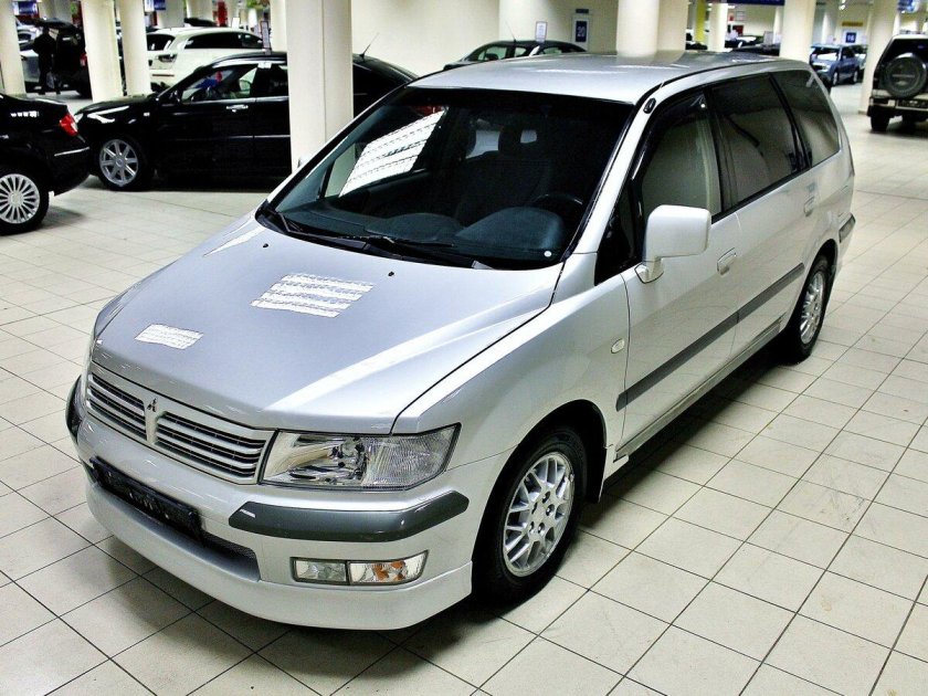 Mitsubishi Space Wagon III
