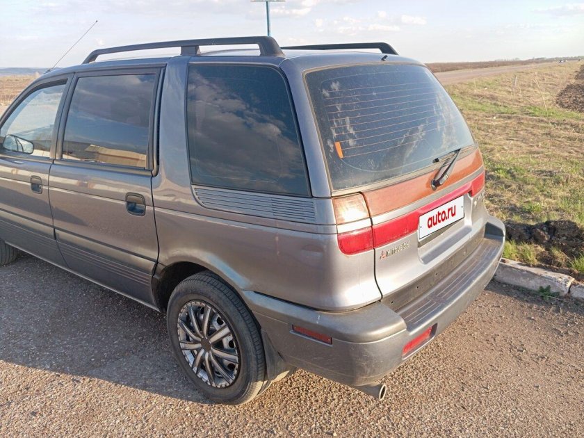 Митсубиси спейс раннер 1998