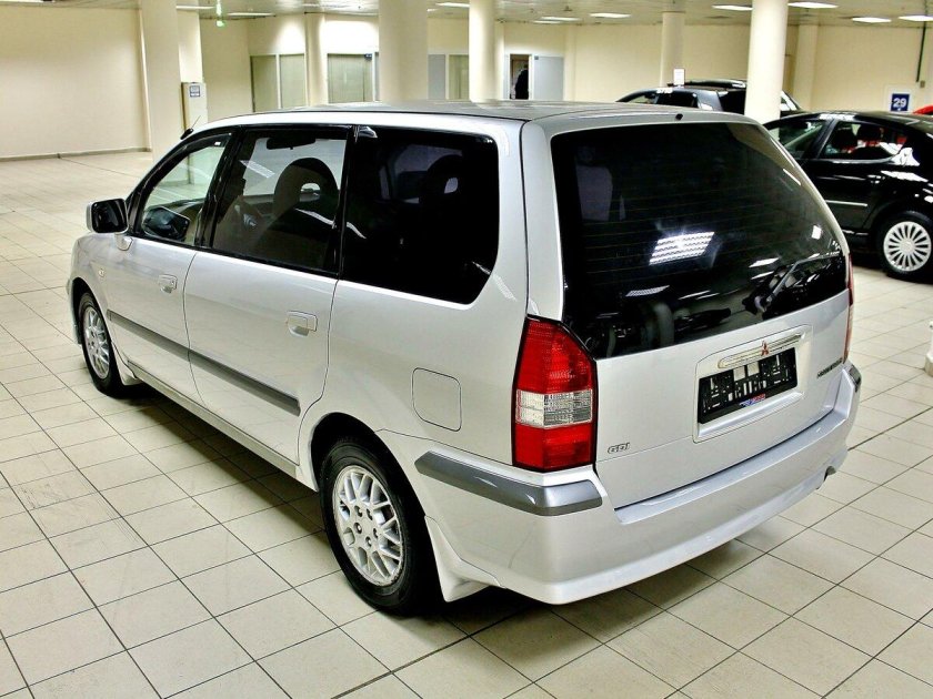Mitsubishi Space Wagon III