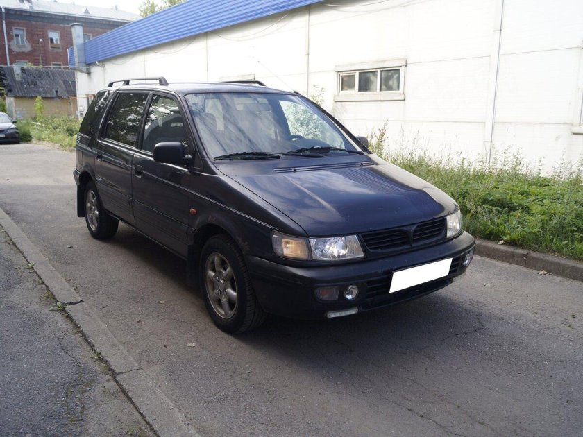 Mitsubishi Space Wagon 2