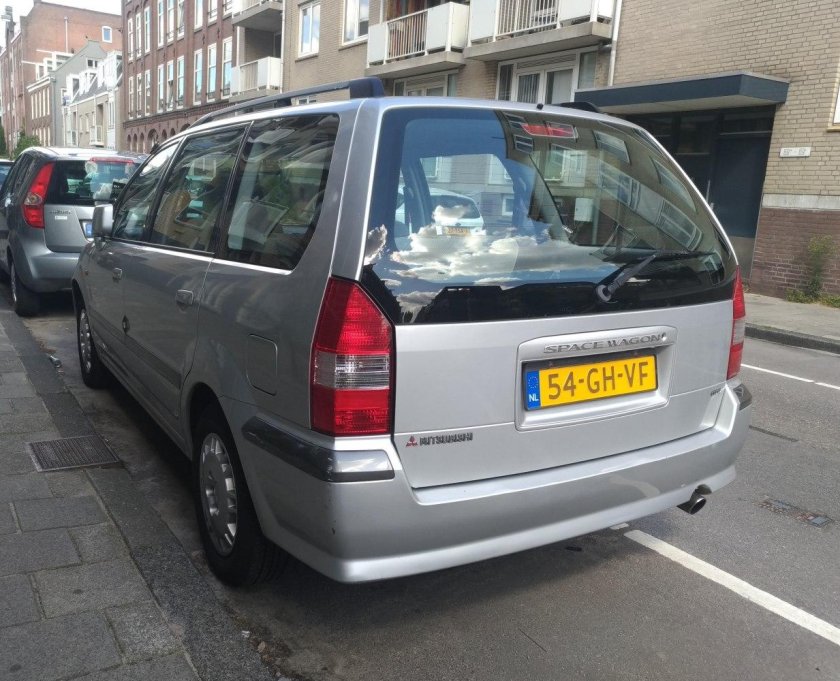 Митсубиси Спейс вагон 1998
