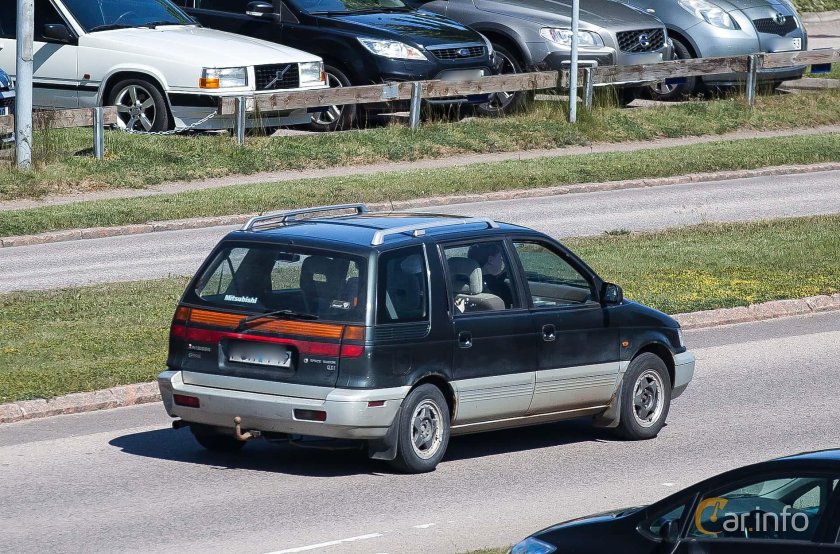 Mitsubishi Space Wagon 2