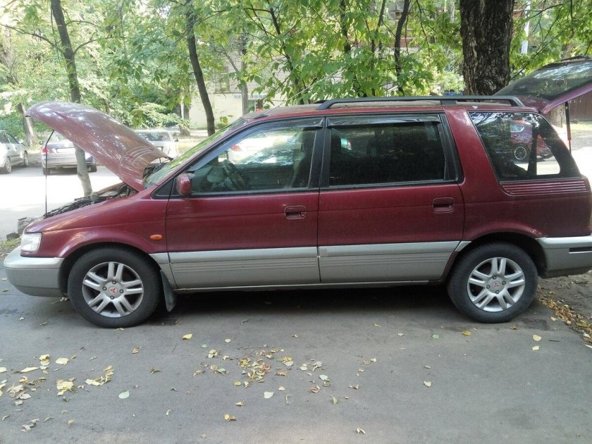 Mitsubishi Space Wagon 1998