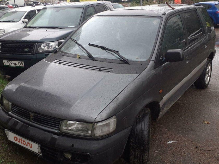 Nissan Prairie, 1992