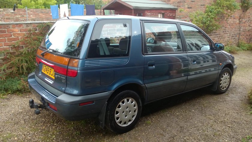 Mitsubishi Space Wagon 1