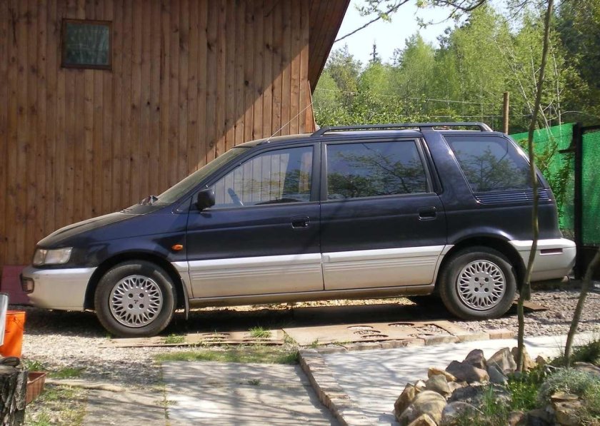 Mitsubishi Space Wagon 2