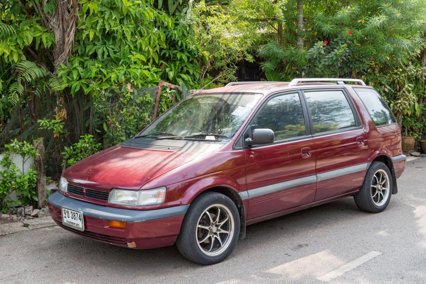 Mitsubishi Space Wagon 2