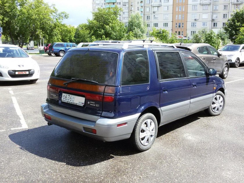 Mitsubishi Space Wagon II, 1995