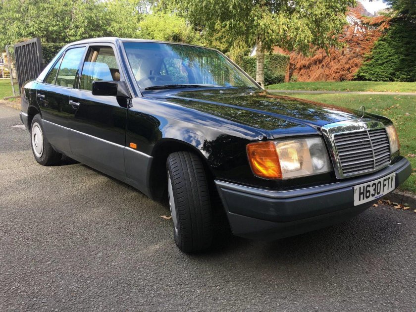 Mercedes-Benz w124 черный
