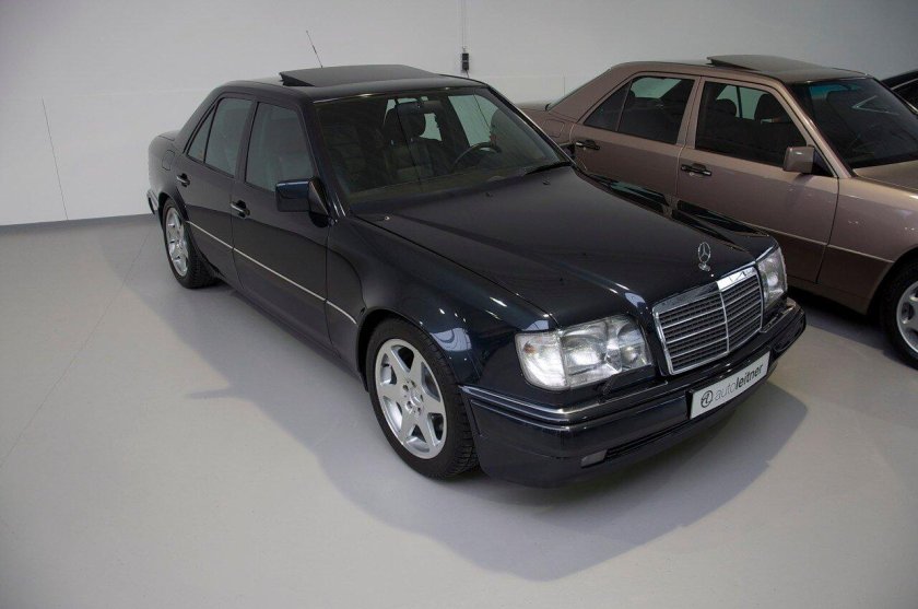 Мерседес 124 в черном цвете