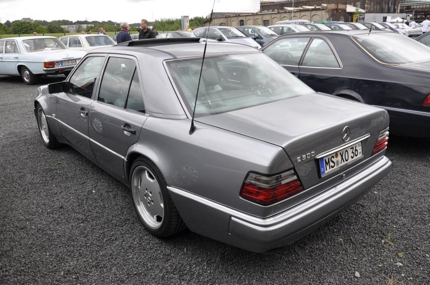 Мерседес w124 серый