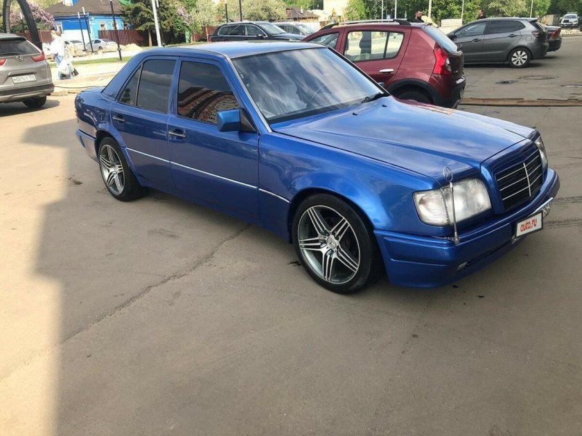 Mercedes-Benz w124 синий