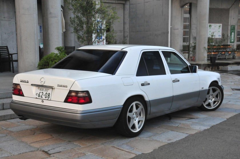Mercedes-Benz w124 белый