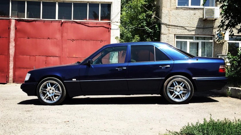 Мерседес w124 темно синий