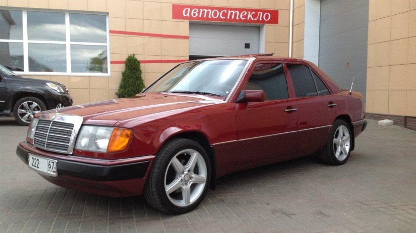 Мерседес w124 красный