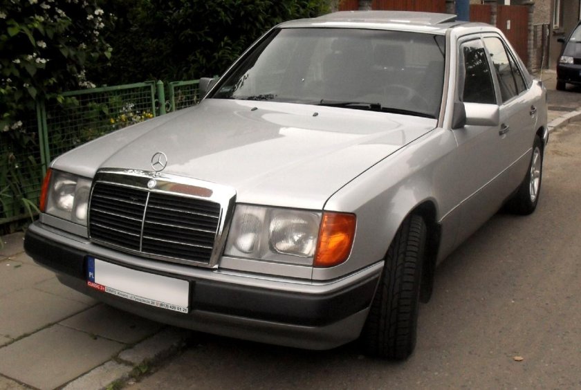Mercedes Benz w124 седан