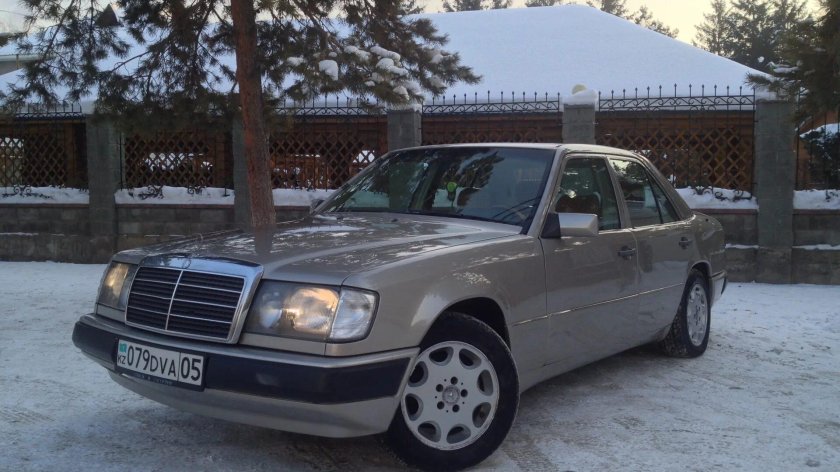 Мерседес 124 золотой