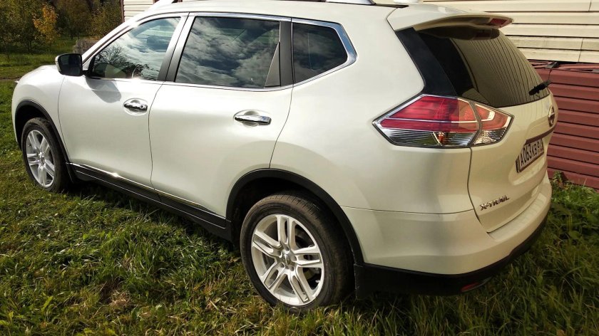 Белый перламутр Ниссан x-Trail