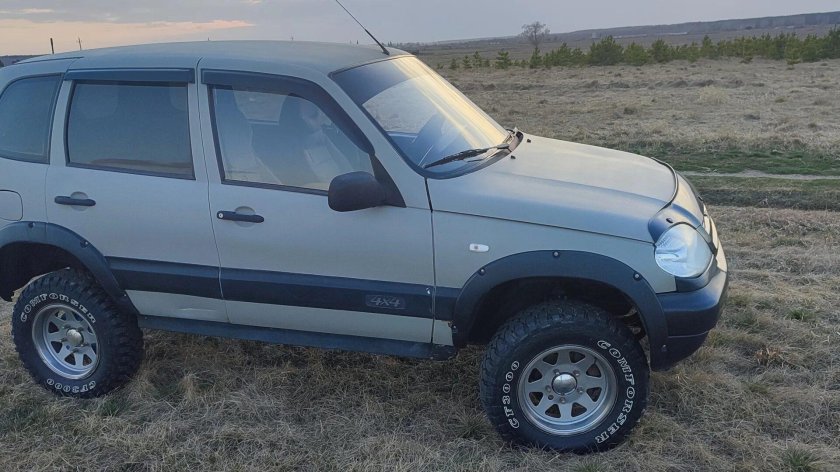 Нива шевроле серебристый раптор