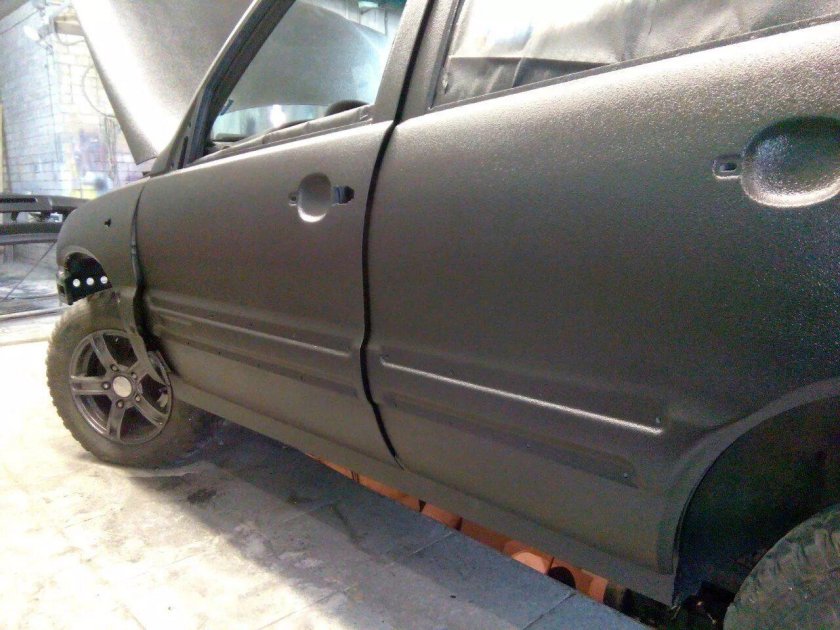 Нива Шевроле антигравий на пороги