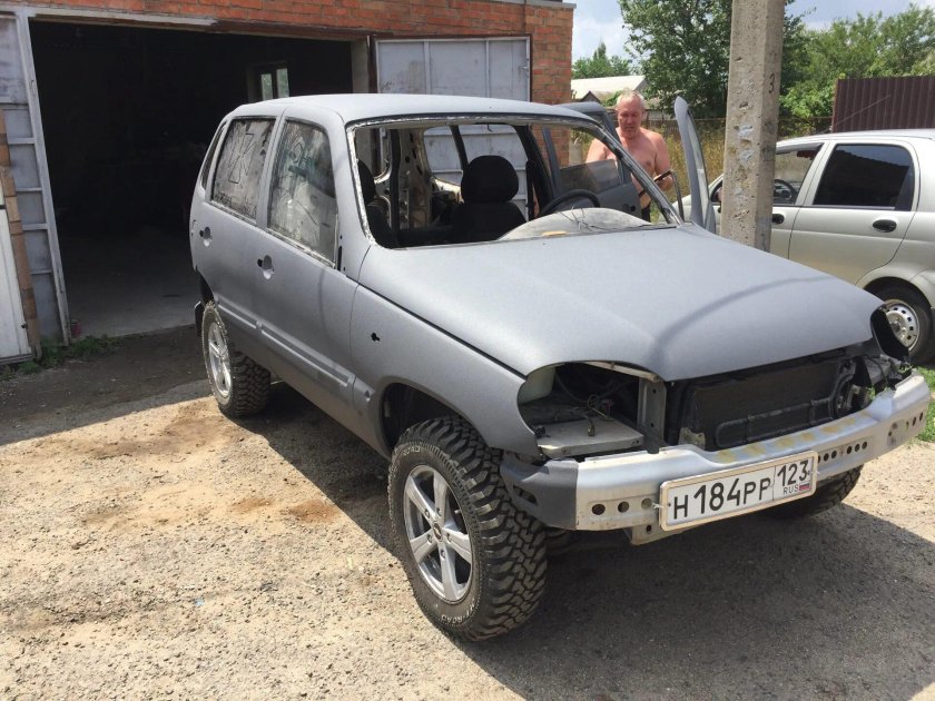 Нива Шевроле серый Раптор