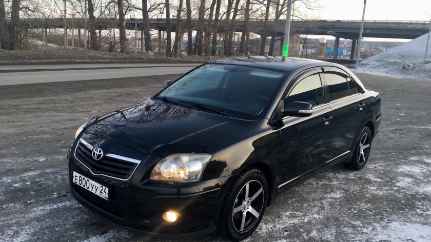Тойота Авенсис черный 2008