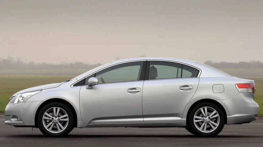 Тойота Авенсис седан 2009