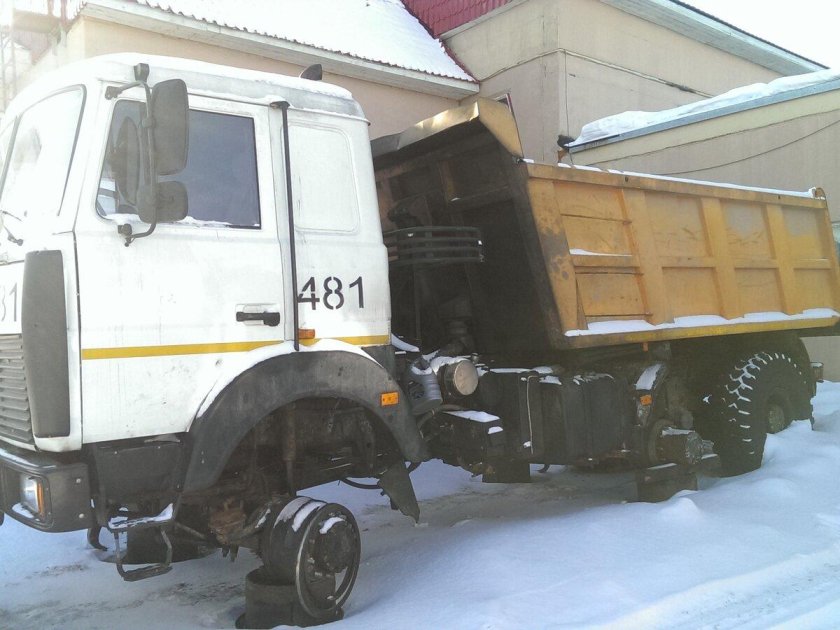МАЗ 6517 самосвал