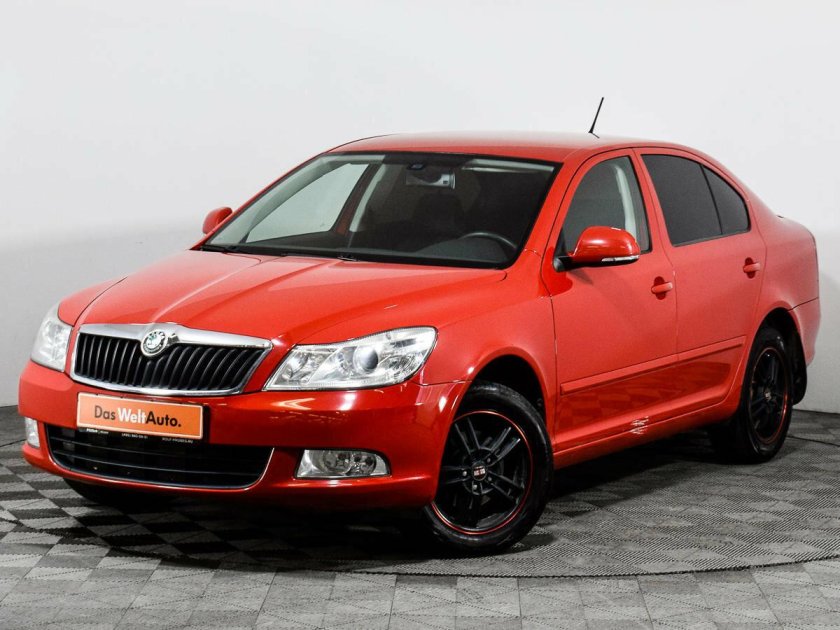 Шкода Октавия красная