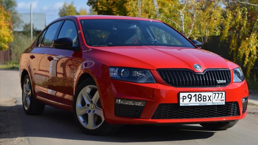 Skoda Octavia a7 красная