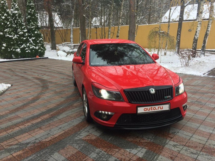 Skoda Octavia a5 RS красная