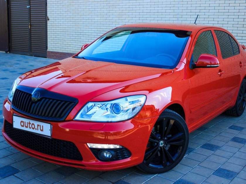 Skoda Octavia a5 RS красная