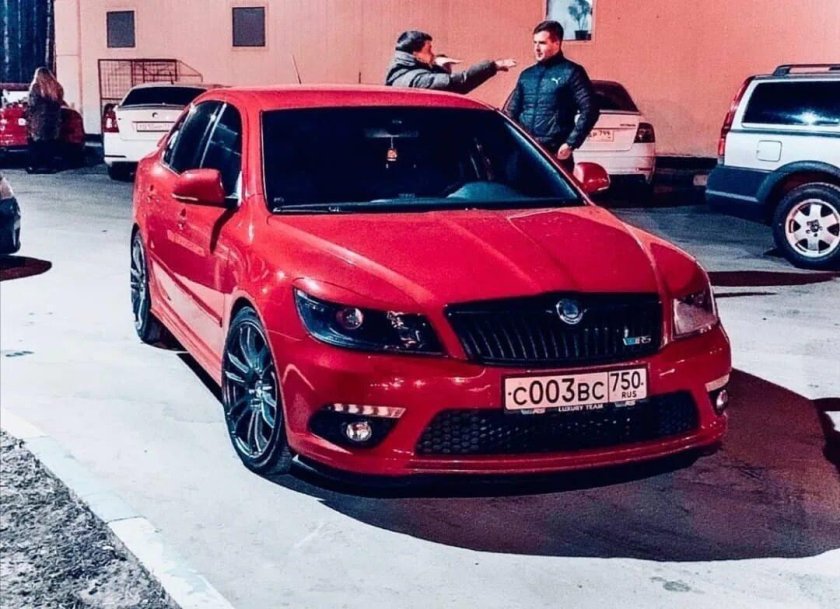 Skoda Octavia a5 RS красная
