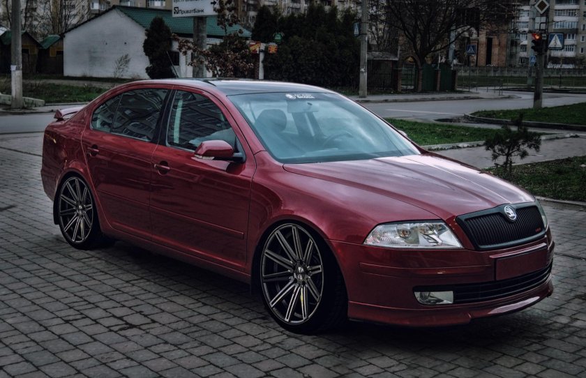 Шкода Октавия а5 красная