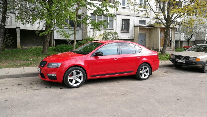 Шкода Октавия а7 красная