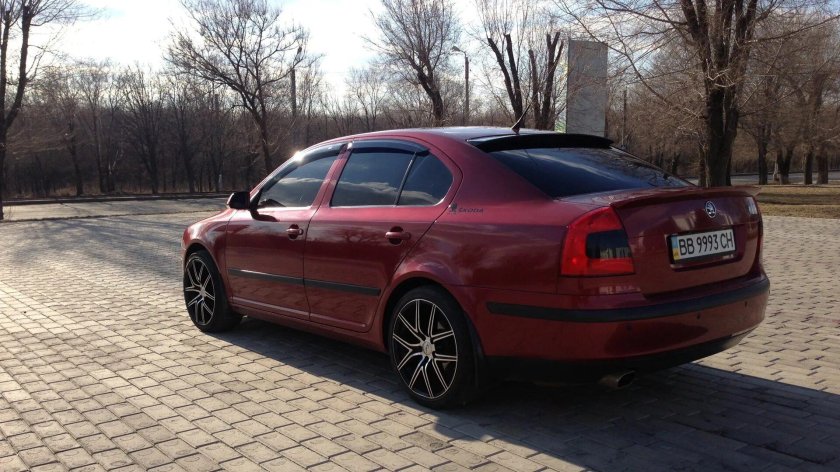 Шкода Октавия а5 Вишневая