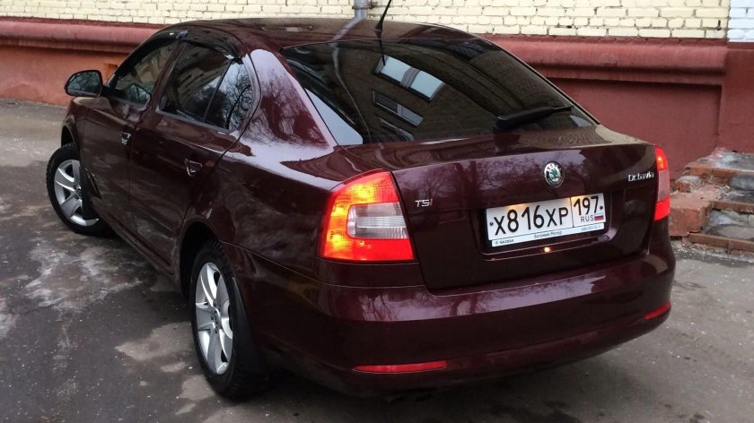 Бордовая Шкода Октавия а5