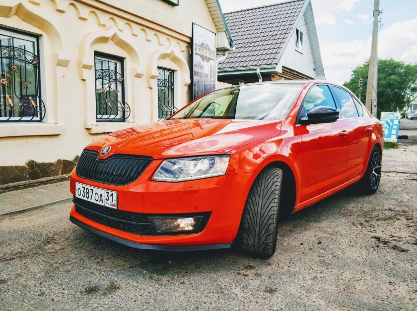 Skoda Octavia a7 красная