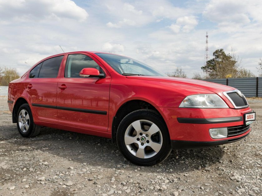 Шкода Октавия 2008 красная