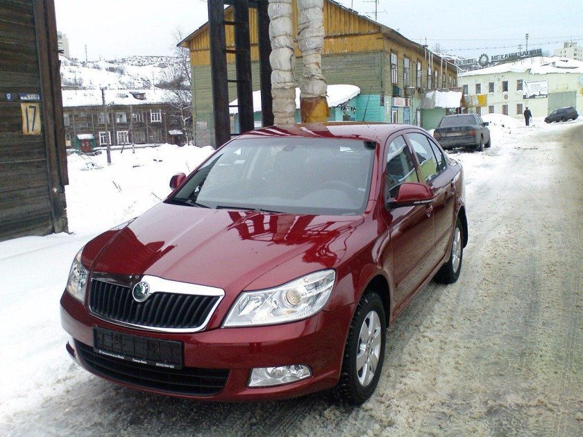 Бордовая Шкода Октавия а5