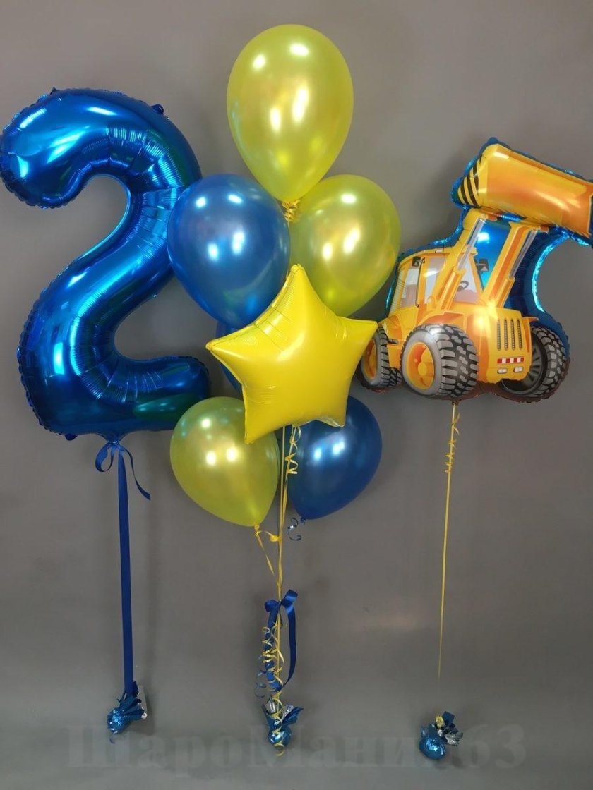 Композиция из шаров с экскаватором