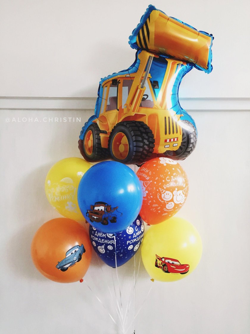 Композиция из шаров с трактором
