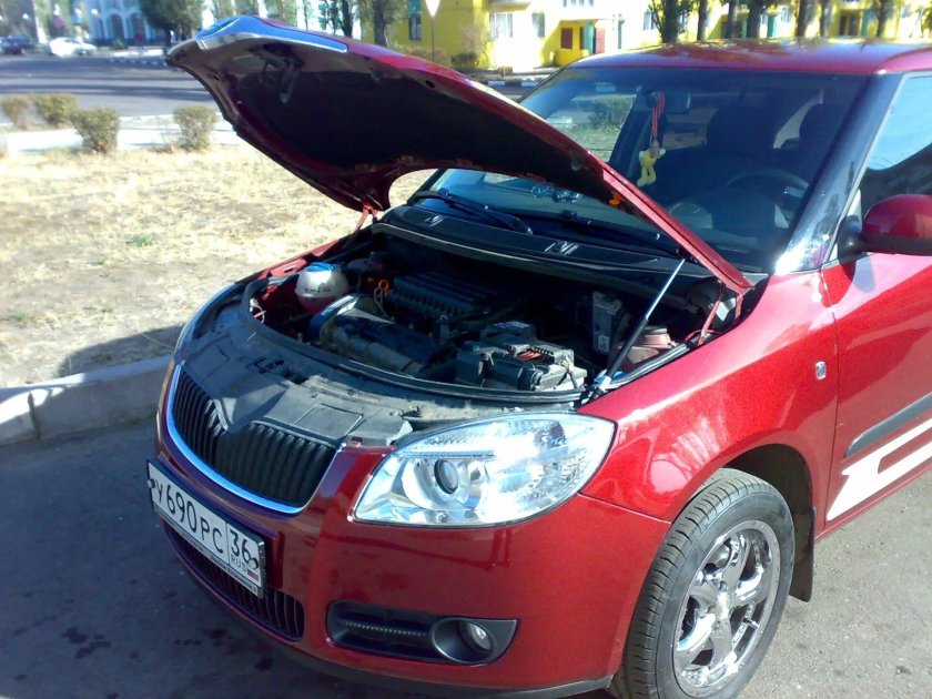 Фабия 2 1.2 под капотом