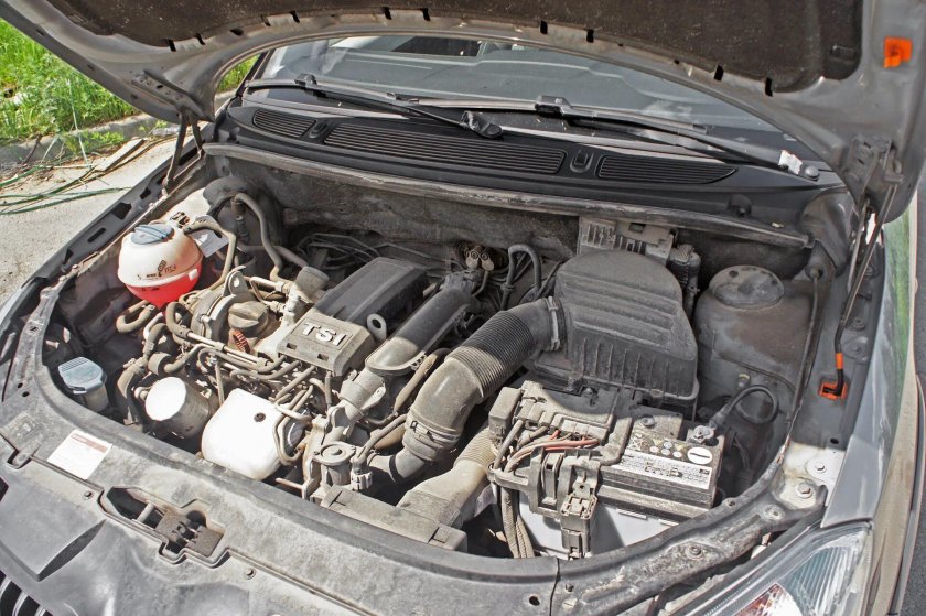 Подкапотное пространство Шкода Румстер