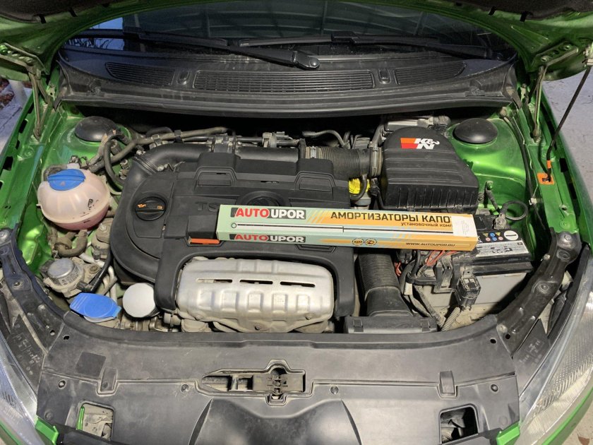 Шкода Фабия 1.4 2002 подкапот